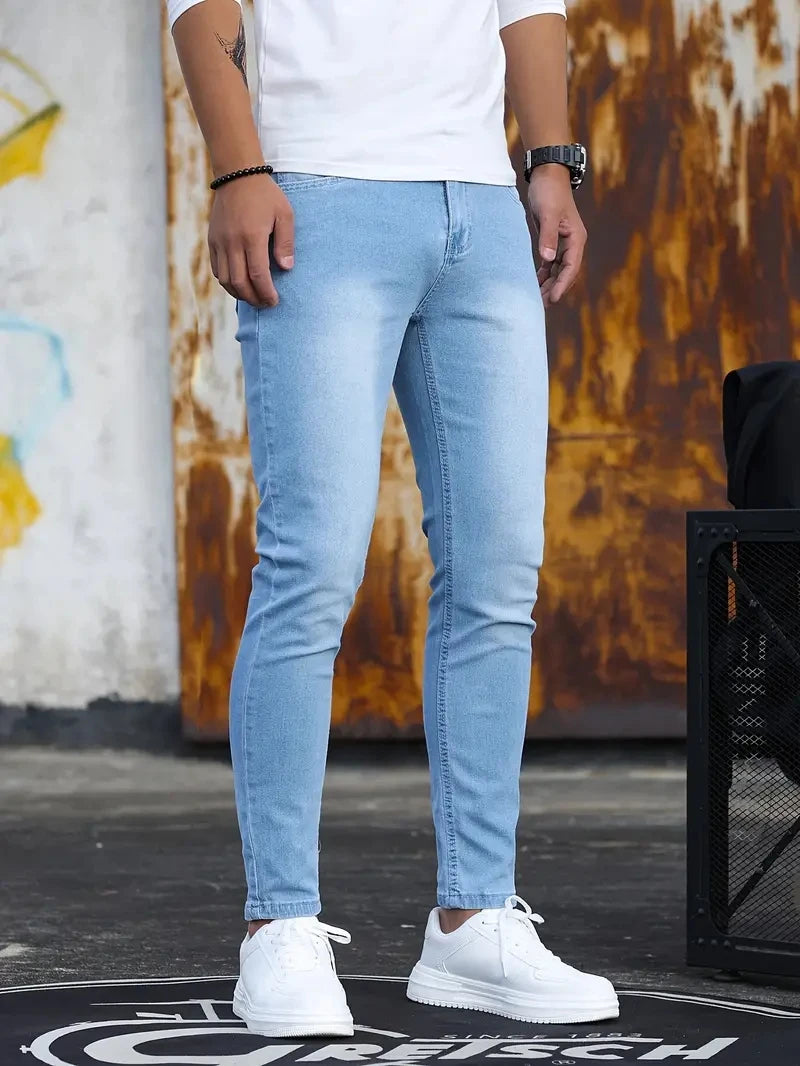 Calça de brim masculina.